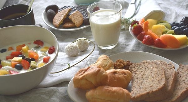 5 alimentos essenciais para o café da manhã