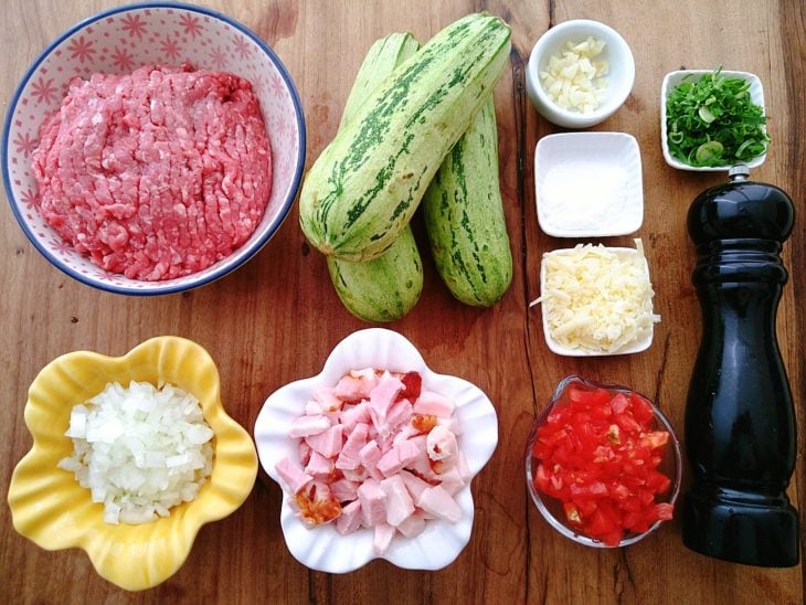 HORA DO ALMOÇO RECEITA FACIL – ABOBRINHA RECHEADA HUM!!!